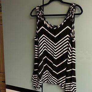Attractive Black and White Striped Women's Top NWT XL….#12
